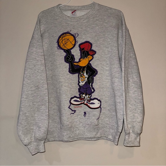 Looney Tunes Daffy Duck basketball 1993 vintage Jerzees Gray Sweatshirt